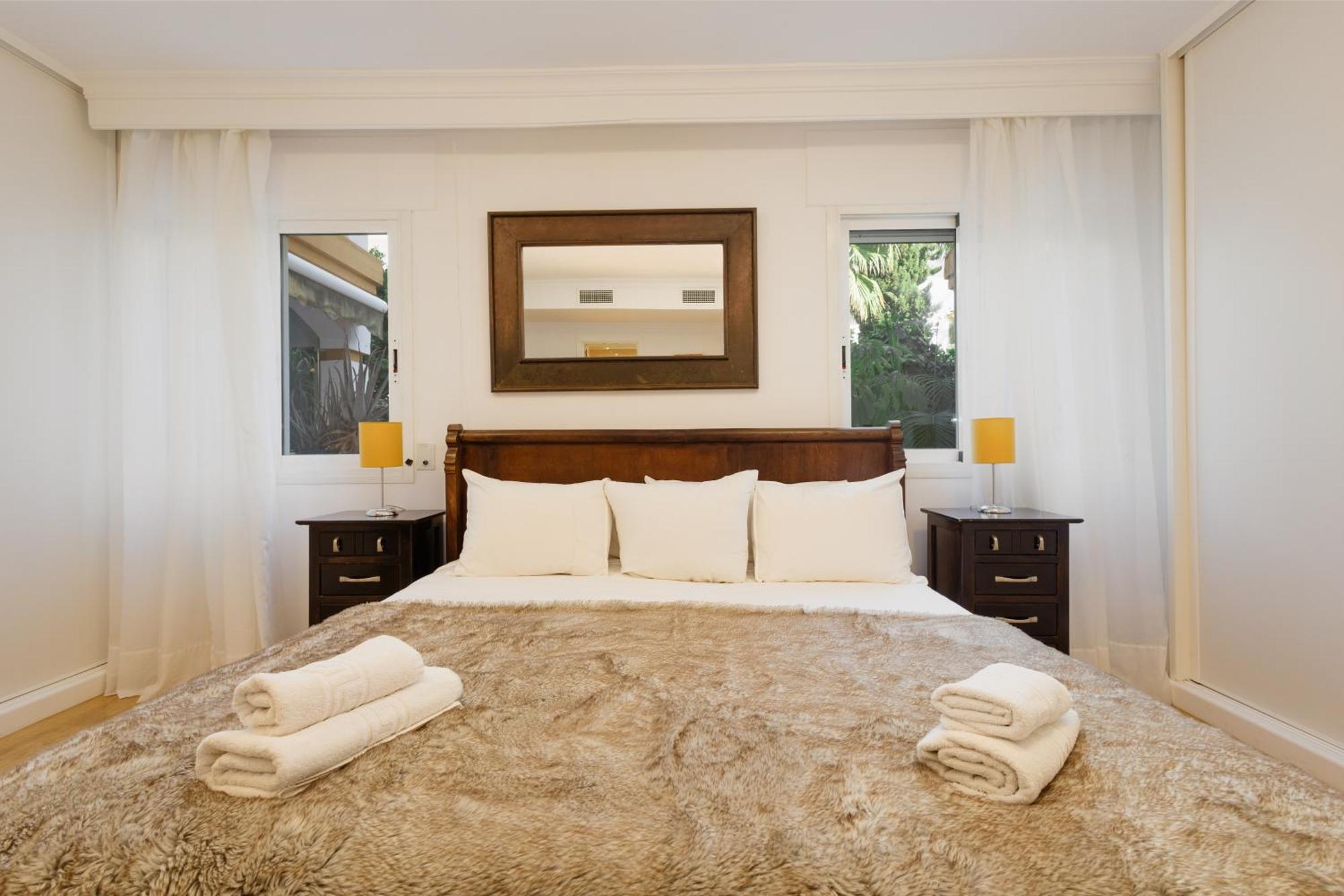Ground Floor Holiday Apartment With Terrace And Pool In Puerto Banus, Marbellac Extérieur photo