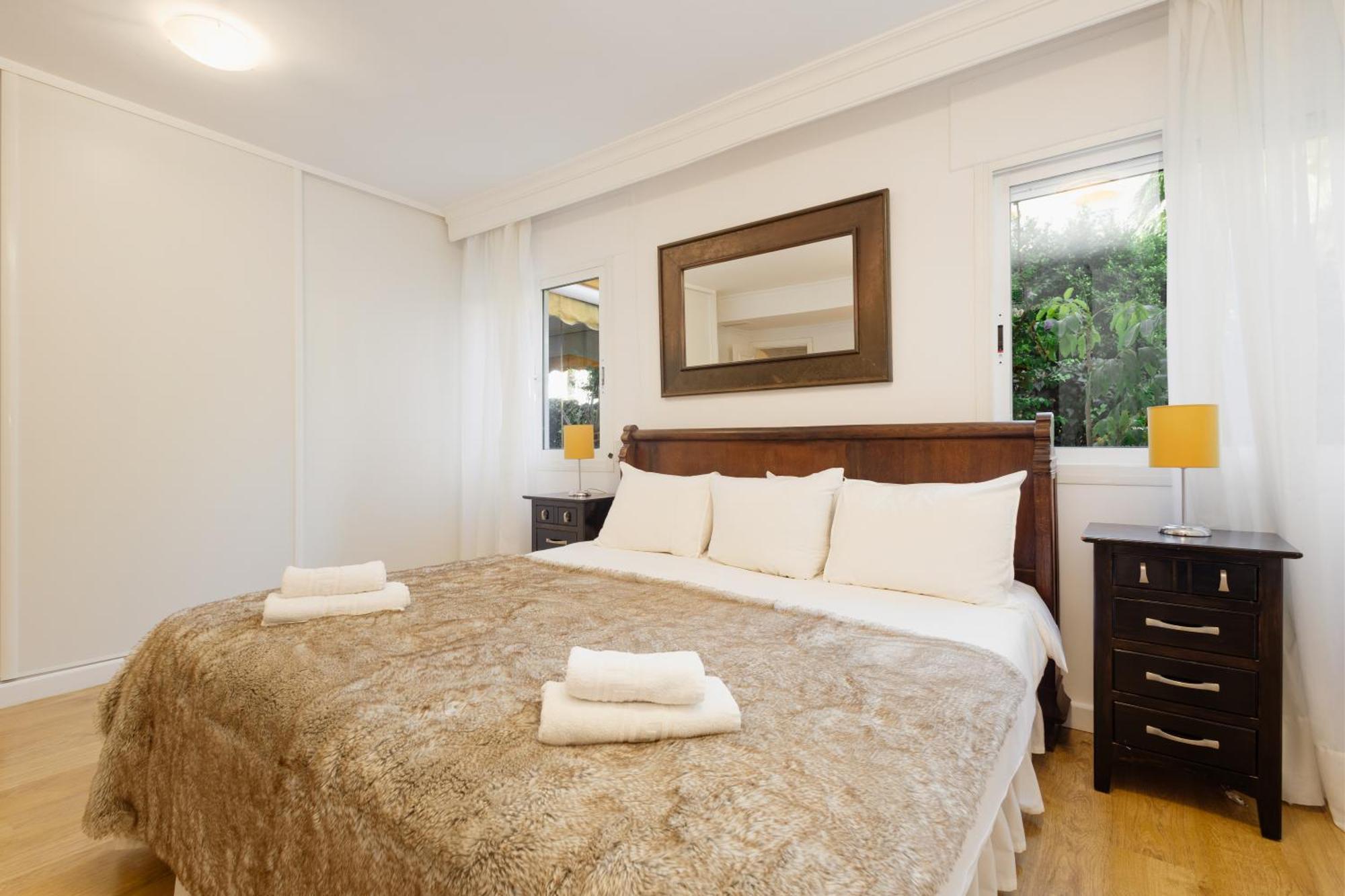 Ground Floor Holiday Apartment With Terrace And Pool In Puerto Banus, Marbellac Extérieur photo