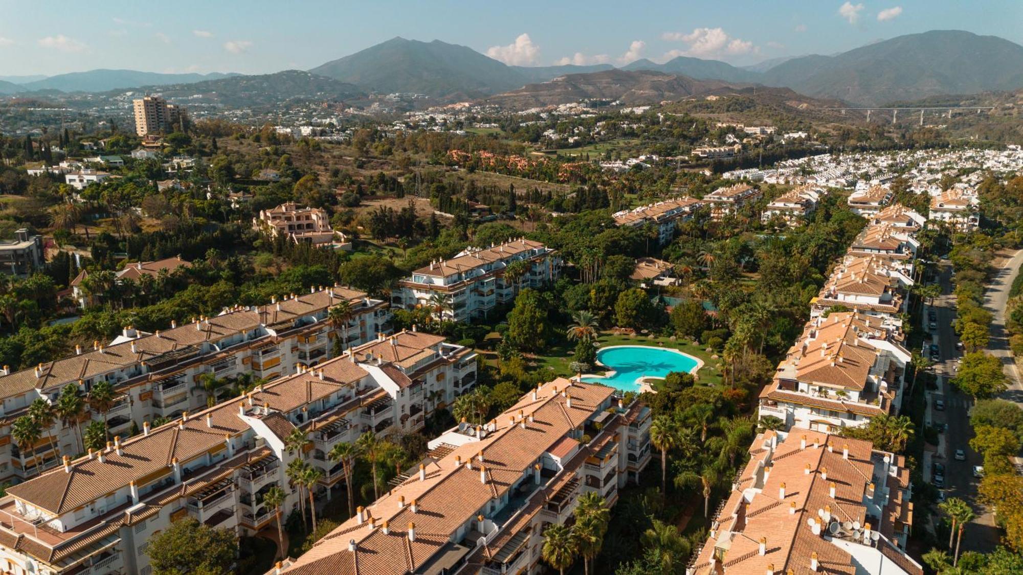 Ground Floor Holiday Apartment With Terrace And Pool In Puerto Banus, Marbellac Extérieur photo