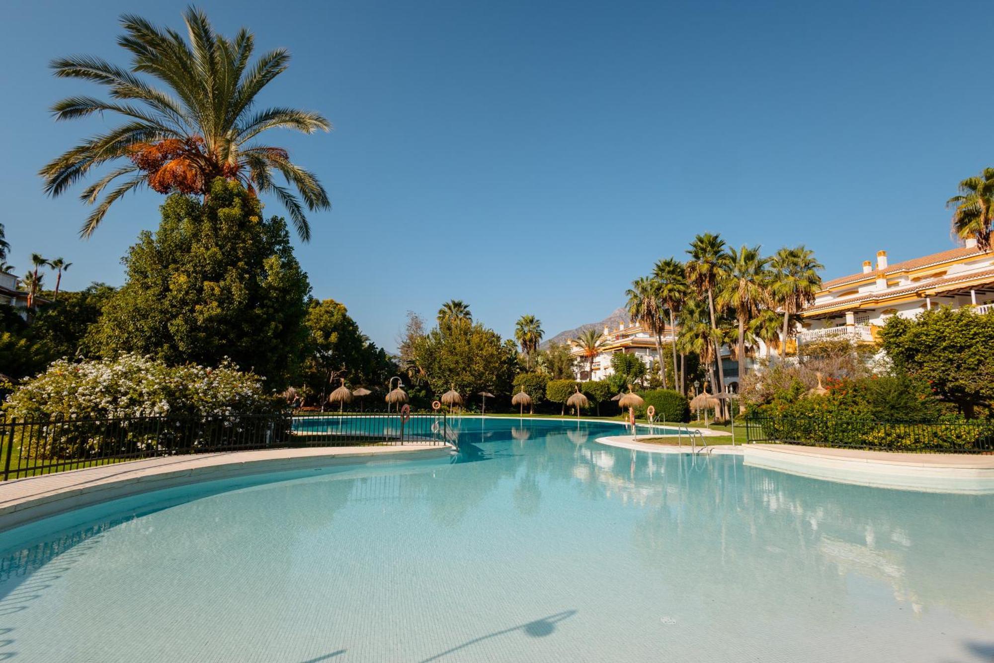 Ground Floor Holiday Apartment With Terrace And Pool In Puerto Banus, Marbellac Extérieur photo
