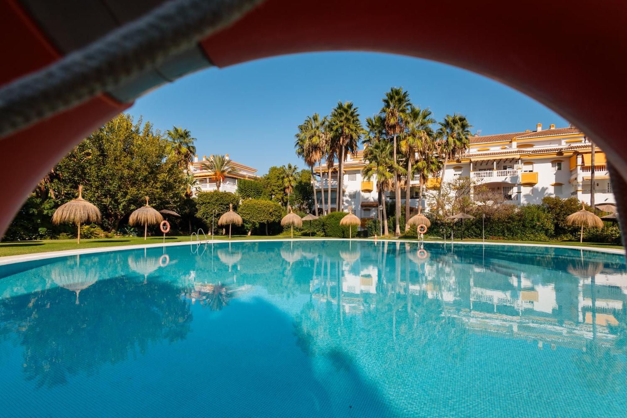 Ground Floor Holiday Apartment With Terrace And Pool In Puerto Banus, Marbellac Extérieur photo